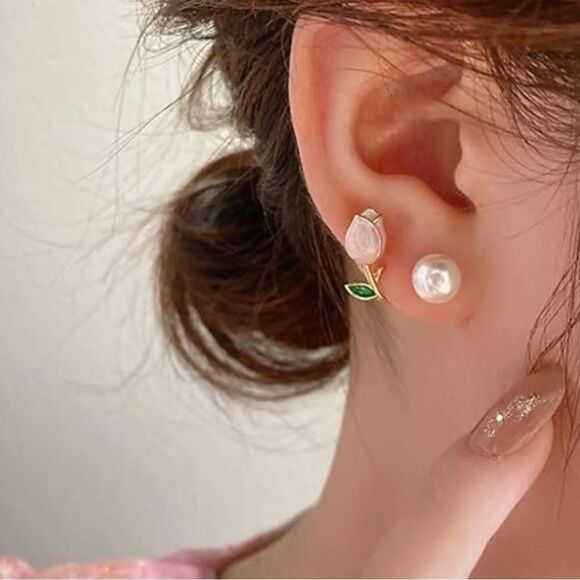 Vintage style tulip stud earrings M29 - Picture 2 of 5